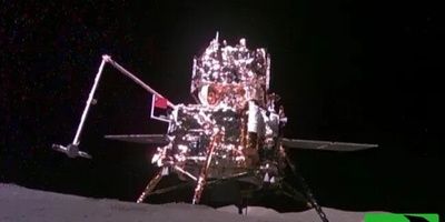 دانشمندان متحیر شدند؛ بقایای شهاب سنگ حاوی آب در قسمت دورافتاده ماه کشف شد