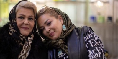 جشن تولد دو نفره بهاره رهنما برای مادرش در رستوران با موسیقی زنده؛ هزار ماشالله به این روحیه و سرزندگی مامانش که مامان مهران مدیری در سریال مرد سه هزار چهره هست+ویدیو