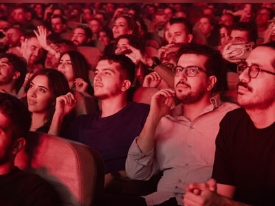 قیاسی با حال‌وهوایی متفاوت در کنسرت بمرانی؛ جای همسرش خالی بود!+فیلم