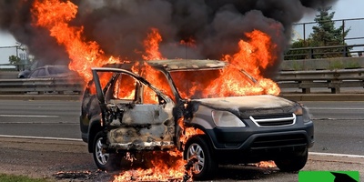 (ویدئو) خودرو کیا سوخت اما ماگ استنلی نه! این ویدئو فروش برند استنلی رو 10 برابر کرد!