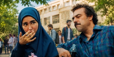 (ویدیو) سکانس خنده دار پایتخت: کارآگاه بازی نقی معمولی در دانشگاه/ آقای پدر با سلاح پیاز وارد عمل شد😂