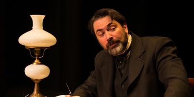 نگاهی به نقاشی‌های زیبا و منحصربه‌فرد پارسا پیروزفر/ از پرتره‌های سیاه‌سفید گرفته تا پرتره‌های رنگی جذاب