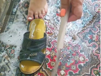ببینید| راهکار خنده‌دار مادر ایرانی برای شستشوی راحت فرش و بدون کمک گرفتن از دیگران فقط با یه لنگه دمپایی؛ من عاشق هوشش شدم😂