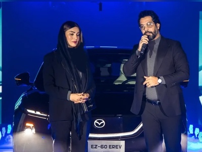 (ویدئو) نگاهی به کابین و مشخصات هدیه‌ی لاکچری کامران تفتی که نگاه‌ها را دزدید؛ مزدا EZ-60 لوکس در دستان متین ستوده