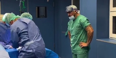 (ویدئو) سوتی بامزه دانشجوی اتاق عمل؛ وقتی نصیحتای سال‌بالایی‌ها دقیقا برعکس جواب می‌ده! 😂