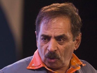 بمب خنده: کمک سرآشپزی به سبک عمو رشید به صرف یک پارچ دوغ! /وقتی عوامل پشت صحنه هم از بامزه بودنش آسایش ندارن+ویدیو
