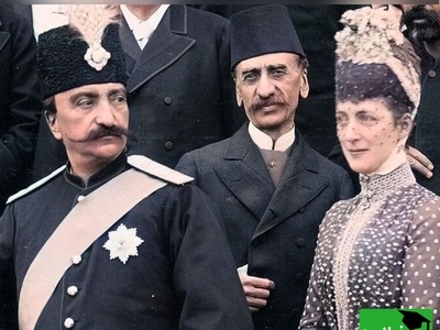 سفر با خاطرات ناصرالدین‌شاه : قدری از اشعار سعدی را منتخب می‌کردم، میرزا علی‌خان می‌نوشت