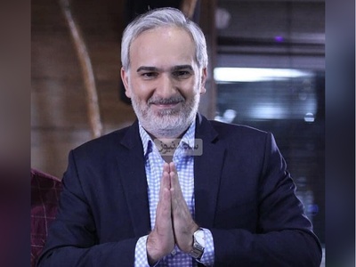 (ویدیو) یادی کنیم ازاین سکانس بمب خنده لیسانسه ها/ بیژن بنفشه‌خواه و تکنیک سامورایی پرتاب دانشجو😂