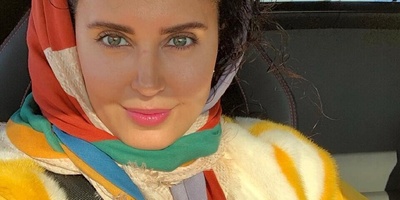 تصاویر تازه از الناز شاکردوست در کتابخانه‌ای مجلل خارج از کشور؛ عشق به مطالعه حتی در سفر هم رهاش نمی‌کنه!