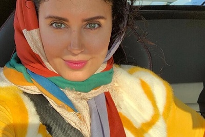 تصاویر تازه از الناز شاکردوست در کتابخانه‌ای مجلل خارج از کشور؛ عشق به مطالعه حتی در سفر هم رهاش نمی‌کنه!