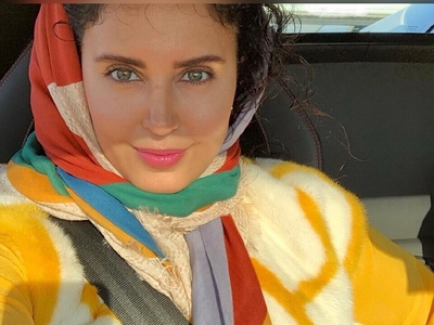 تصاویر تازه از الناز شاکردوست در کتابخانه‌ای مجلل خارج از کشور؛ عشق به مطالعه حتی در سفر هم رهاش نمی‌کنه!