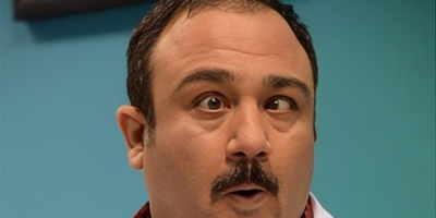 ویدئو) ترکیدن از خنده با خفن‌ترین سکانس «در حاشیه»؛ دیالوگ تاریخی غفوریان: «اول مدرک شریف، بعد کولوکوکوی فیلیپین!»