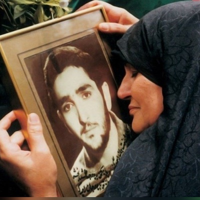 (ویدیو) هوش مصنوعی آرزوی مادر شهید را برایش برآورده کرد! / چقدر خوشحال شد...😢