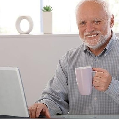 (تصویر) وقتی استاد حواس‌پرت، دانشجوی شیرین عسل کلاس رو با خاک کوچه یکی میکنه / دمش گرم، دلم خنک شد😎👏