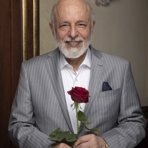 (ویدیو) دکتر آزمندیان متخصص روانشناسی ایران: به خودت عیار بده، خوب زندگی کردن یه هنره...