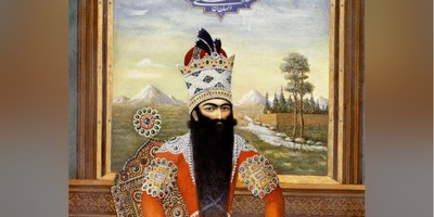 سفری خیره کننده به آرامگاه پرنقش و نگار فتحعلی شاه قاجار با کاشی‌های آبی ایرانی اصیل که چشم هر بیننده‌ای را مات و مبهوت خودش می‌کند