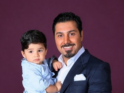 کوچک‌ترین شاگرد استاد ایرج غوغا کرد! همخوانی شیرین نوه استاد با اسطوره آواز ایران و تحریرهای خواجه‌امیری کوچک که دل همه را برد + فیلم