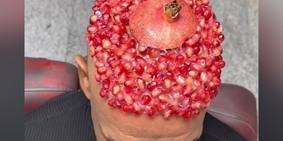 خلاقیت خنده‌دار آرایشگر شمالی در تزئین سر مشتری با دانه‌های انار به مناسبت شب یلدا+ فیلم/ ابتکار ایرانیا داره به جاهای باریکی کشیده میشه😂