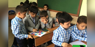 (ویدئو) معرفت یک بچه دبستانی که همه رو شوکه کرد و اشک معلم رو درآورد!