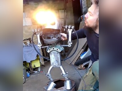ویدیو/ مکانیکی که جادوگری هم می‌کند!/ خلاقیت حیرت‌انگیز هنرمندی که کاراکترهای فلزی متحرک خلق می‌کند