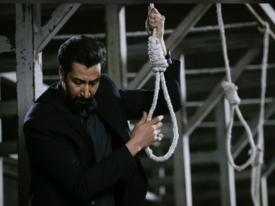 بهرام افشاری در نقش نماینده دادستان حکم اعدام 6 نفر را صادر کرد؛ این چهره را از بازیگر «پایتخت» ندیده بودید!