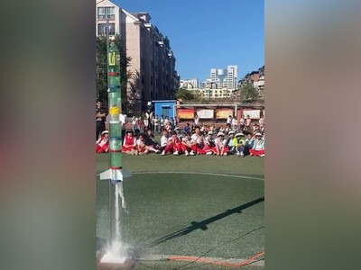 ویدیو/ موشک هواکردن هیجان‌انگیز بچه‌های چینی در مدرسه/ چه ذوقی دارن انگار ناسا ماهواره پرتاب کرده فضا