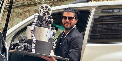 جشن لاکچری و جنجالی سینا مهراد همه را شوکه کرد؛ کیک دلار ترکاند!