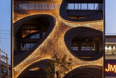 نگاهی به معماری خیره‌کننده یک ساختمان با الهام از پوست مار؛ یکی از عجیب‌ترین نماهای دنیا با ترکیب جسارت و خلاقیت