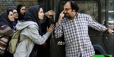 (ویدئو) 😅 این سکانس از رضا عطاران در نقش معلم شیمی، هیچ وقت فراموش نمیشه! کاش معلم ما هم اینطوری بود...