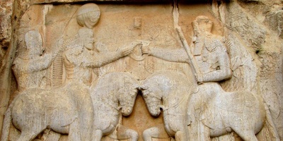 عکس  اردشیر پادشاه هخامنشی که قدم به ماه گذاشت