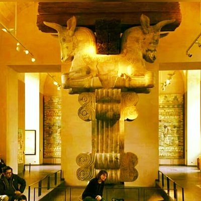 (ویدئو) نگاهی به باشکوه‌ترین آثار باستانی ایران در لوور؛ از کمانداران جاویدان تا زرینه‌های ساسانی