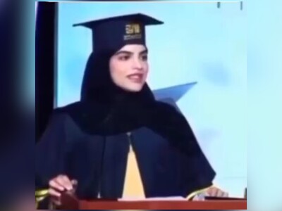 (ویدئو) بی‌تابی یک کودک در مراسم فارغ‌التحصیلی مادرش/ رقم خوردن صحنه‌ای جذاب از آغوشی پر مهر