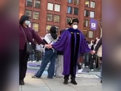 (ویدئو) طنین بانگ اذان در تجمع دانشجویان آمریکایی