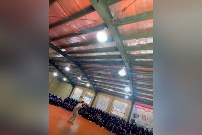 (ویدئو) اجرای هماهنگ سرود «ببعی تو بازیگوشی» همراه با موج مکزیکی در دبیرستان دخترانه