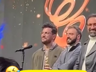 رقابت؟ امیرحسین قیاسی و ابوطالب در جشن حافظ رفاقت را معنا کردند! امیرحسین قیاسی از هر فرصتی برای شوخی کردن استفاده میکنه 😂+فیلم