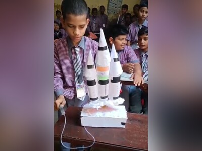 ویدیو/ مدرسۀ ابتدائی هند یا شعبۀ دیگر ناسا!/ دانش‌آموز هندی موشک با پرچم هندوستان ساخت...