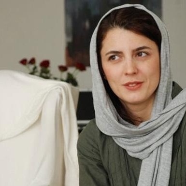 نگاهی به چیدمان کتابخونه بزرگ منزل لیلا حاتمی بازیگر فیلم «پیرپسر»