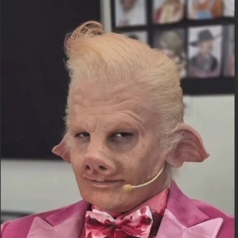 بخش‌هایی از اجرای فوق‌العاده روزبه حصاری در فینال کارناوال با گریمی استثنایی در چهره خوک! +ویدیو/ اصلا قابل تشخیص نبود که این بچه مهندسه👌