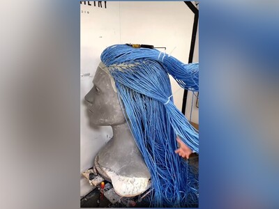 (ویدئو) صفر تا صد مراحل ساخت تندیس‌های گچی غول‌پیکر به دست هنرمندان مجسمه‌ساز