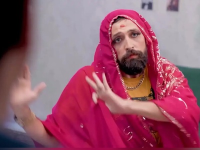 عشوه و رقص محسن افشانی با لباس زنانه و با یه مَن دیش و سبیل پرحاشیه شد!+ویدیو