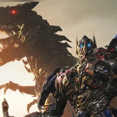 (ویدئو) جنجال در مشهورترین پارک دنیا! این ربات غول‌پیکر از کنترل خارج شد و توریست‌ها را تحقیر کرد: «احمق، آشغال!»