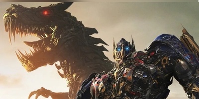 (ویدئو) جنجال در مشهورترین پارک دنیا! این ربات غول‌پیکر از کنترل خارج شد و توریست‌ها را تحقیر کرد: «احمق، آشغال!»