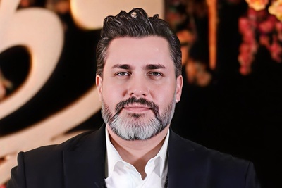 (ویدیو) روایت صریح امیرمحمد زند ستاره‌ی سریال ستایش از زخم‌های سال‌های تحصیلی/ بیچاره معلومه خیلی کتک خورده از معلمش😂