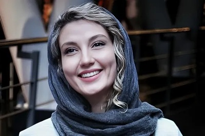 نگاهی به سلیقه 20 حدیث میرامینی در چیدمان دکوراسیون منزل دوبلکسش؛ از انتخاب سبز پاستیلی بعنوان رنگ قالب در فضای خانه تا ترکیب چوب و مدرنیتگی برای تکمیل کردن خانه‌ای به سبک اروپایی‌ها+ویدیو