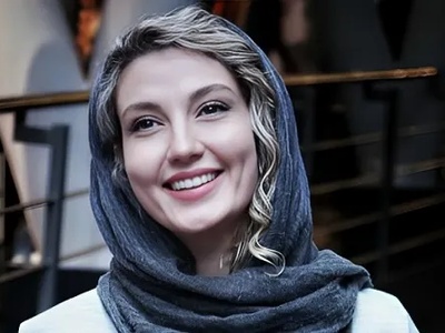 نگاهی به سلیقه 20 حدیث میرامینی در چیدمان دکوراسیون منزل دوبلکسش؛ از انتخاب سبز پاستیلی بعنوان رنگ قالب در فضای خانه تا ترکیب چوب و مدرنیتگی برای تکمیل کردن خانه‌ای به سبک اروپایی‌ها+ویدیو