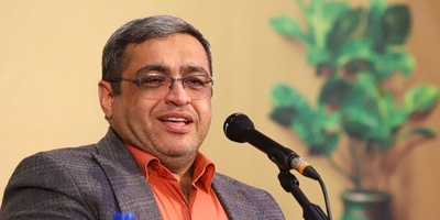 (ویدئو) خاطره‌ی شنیدنی از دکتر سعید عزیزی، روانشناس معروف درباره مشاوره قبل از ازدواج؛ فقط وقتی که ادای مادرشوهر رو درآورد😅