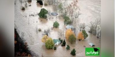 صحنه ای وحشتناک و باور نکردنی از شناور شدن تابوت‌ها در جریان سیل شدید+ ویدئو