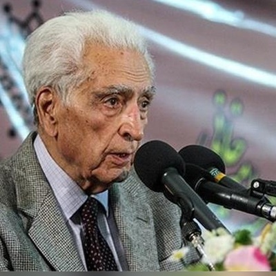 (ویدئو) شاهنامه از نگاه دکتر اسلامی ندوشن: قصه جنگ نیست، قصه “آبرو”ست