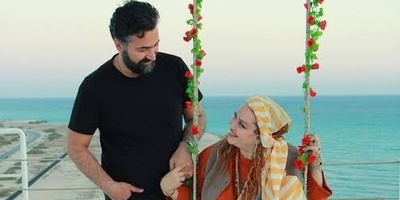 زلزله در دنیای سلبریتی‌ها؛ امیرخسرو عباسی دست بهاره رهنما را پیش چشم همه رو کرد!