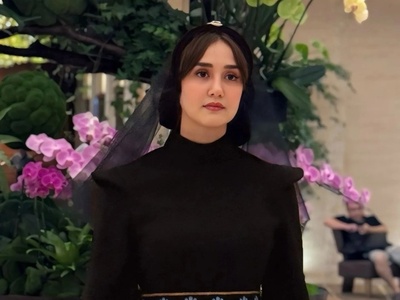 (ویدئو) طلایی به نام ایران؛ لحظه‌ای که لیلا کشاورزی جایزه علمی خود را به یاد دانش‌آموزان میناب گرفت